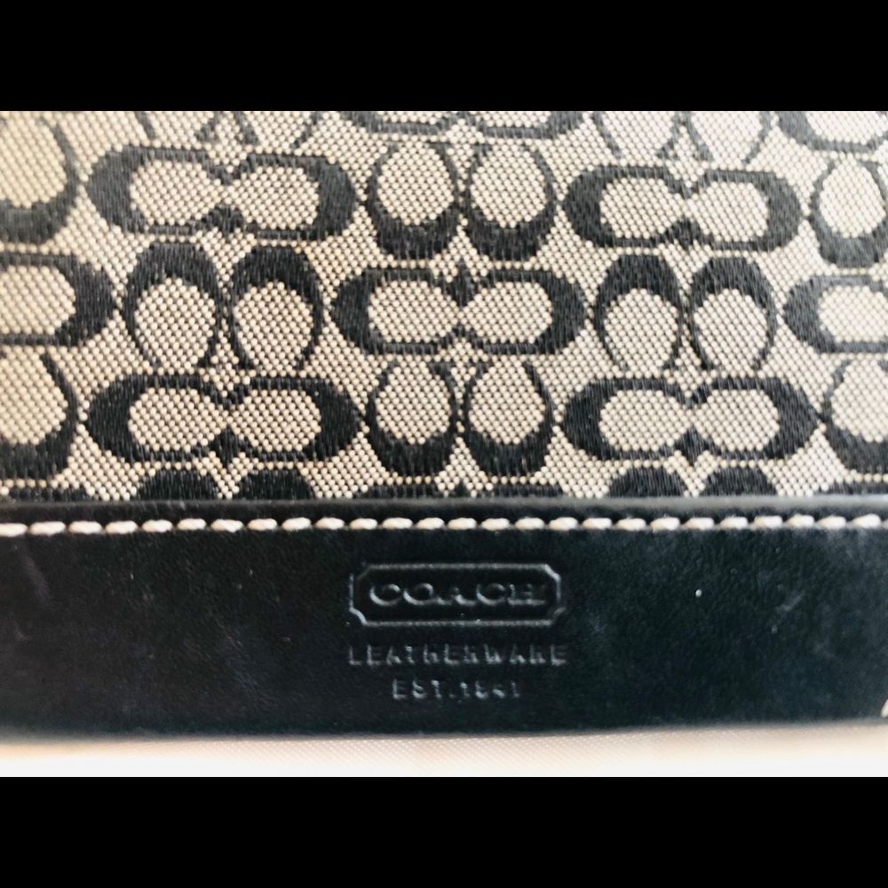 Authentic grey Coach coin purse with keychain - Picture 2 of 3